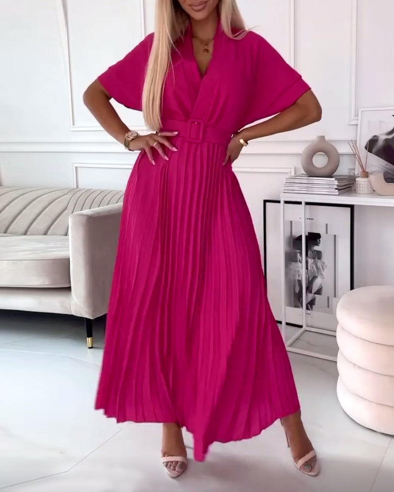 Plisseret elegant pink kjole med V-udskæring