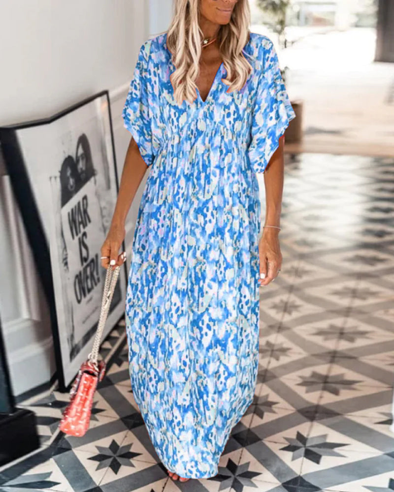 Stilfuld V-halset sommerkjole med korte ærmer