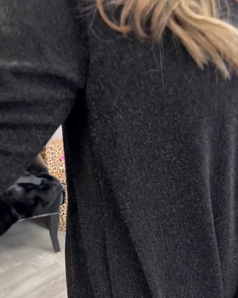 Sort kjole med V-hals og klokkeærmer