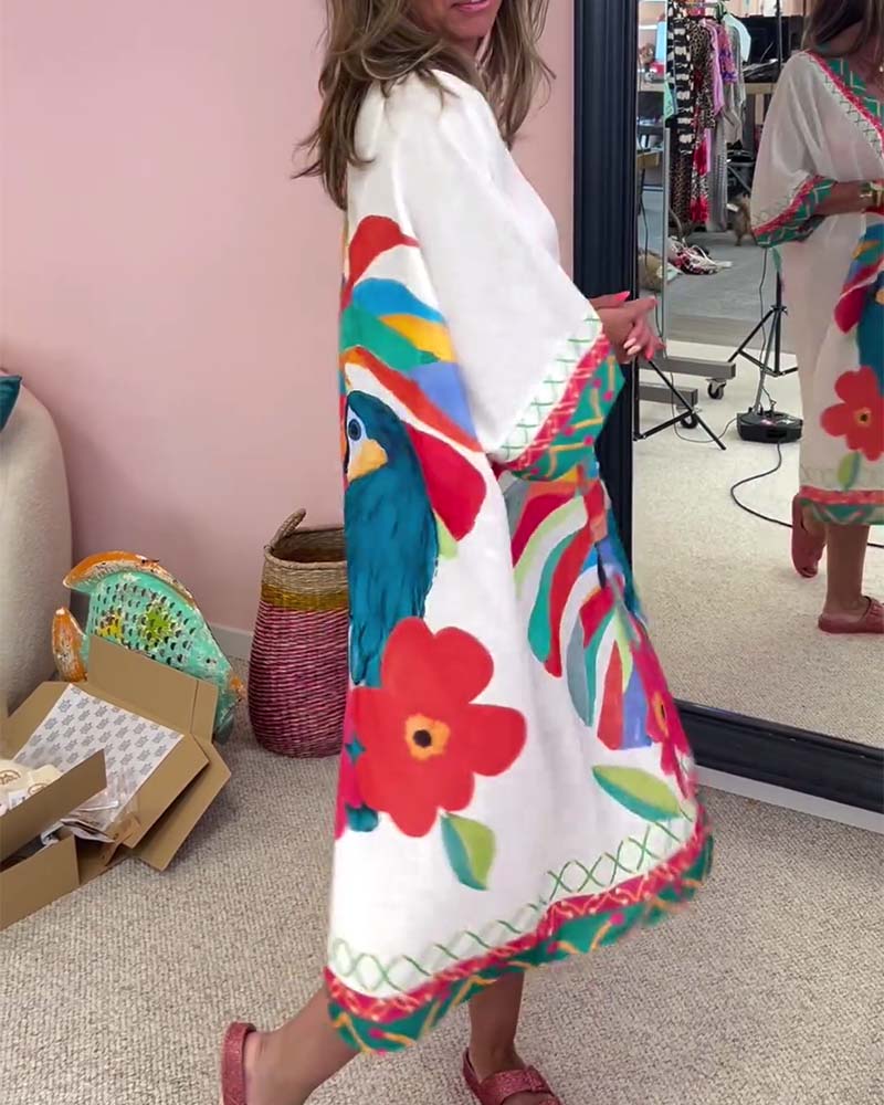 V-halset kjole med tropiske motiver