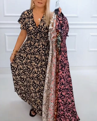 Kjole med afslappet blomsterprint og v-hals