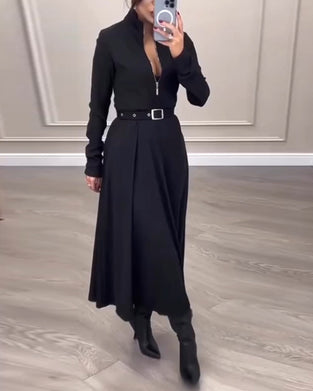 Kjole med justerbar udskæring og lynlås