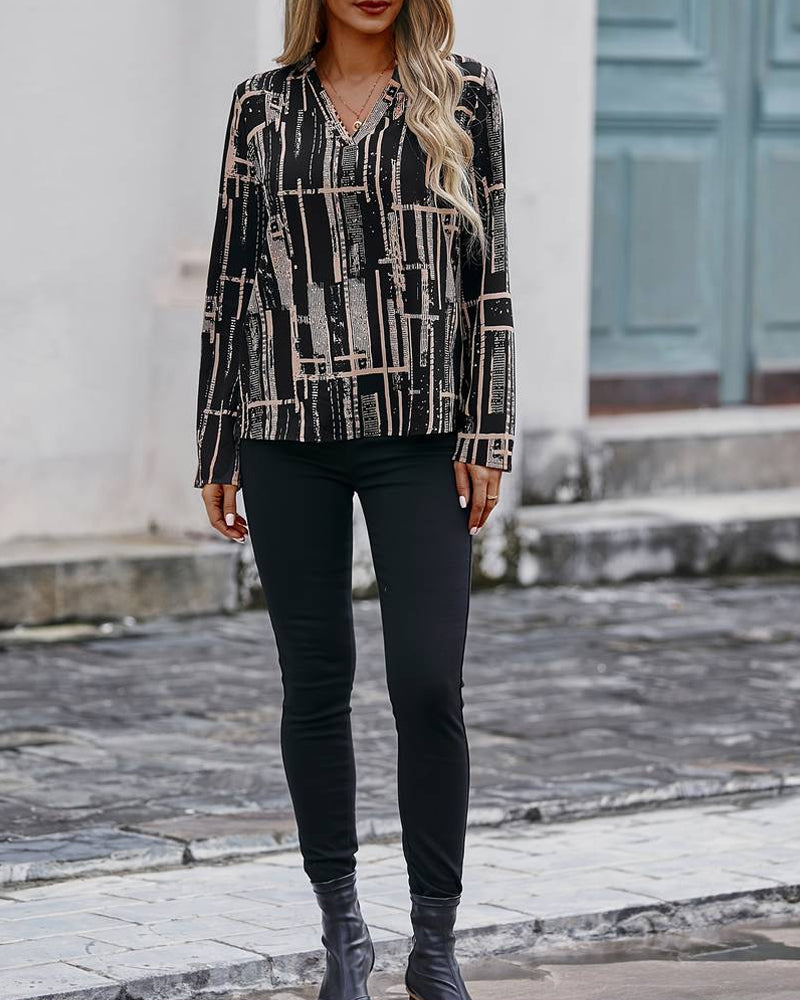 Enkel printet bluse med v-hals