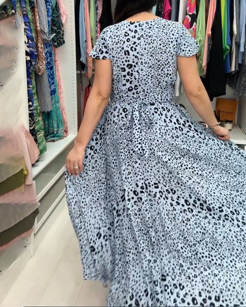 Kortærmet kjole med V-hals