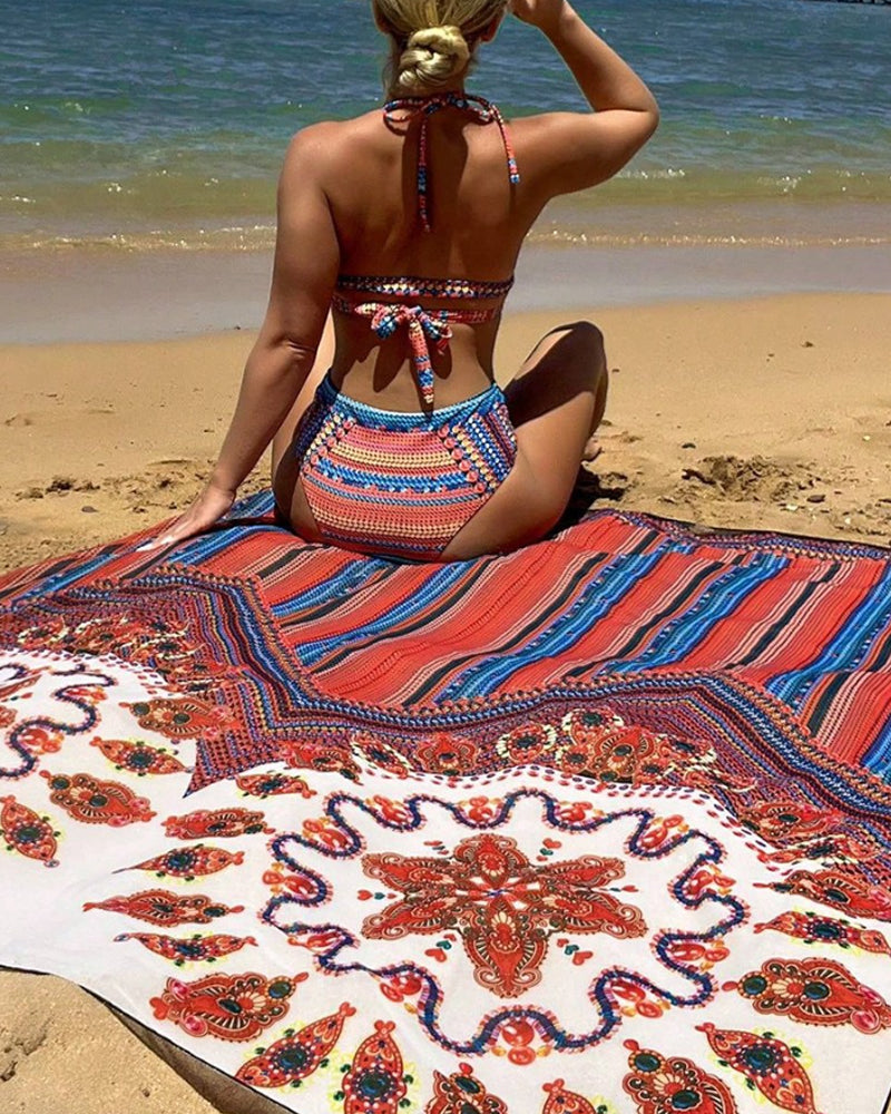 Bikinisæt med sjal i batik-stil