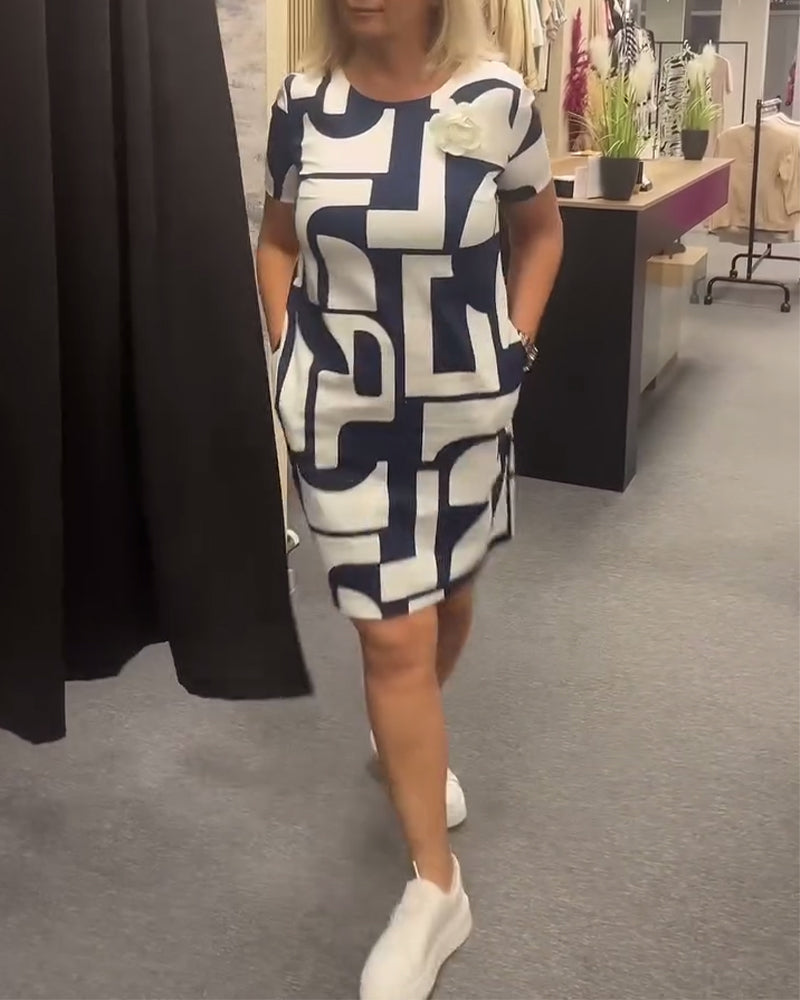 Geometrisk mønstret kjole med rund hals