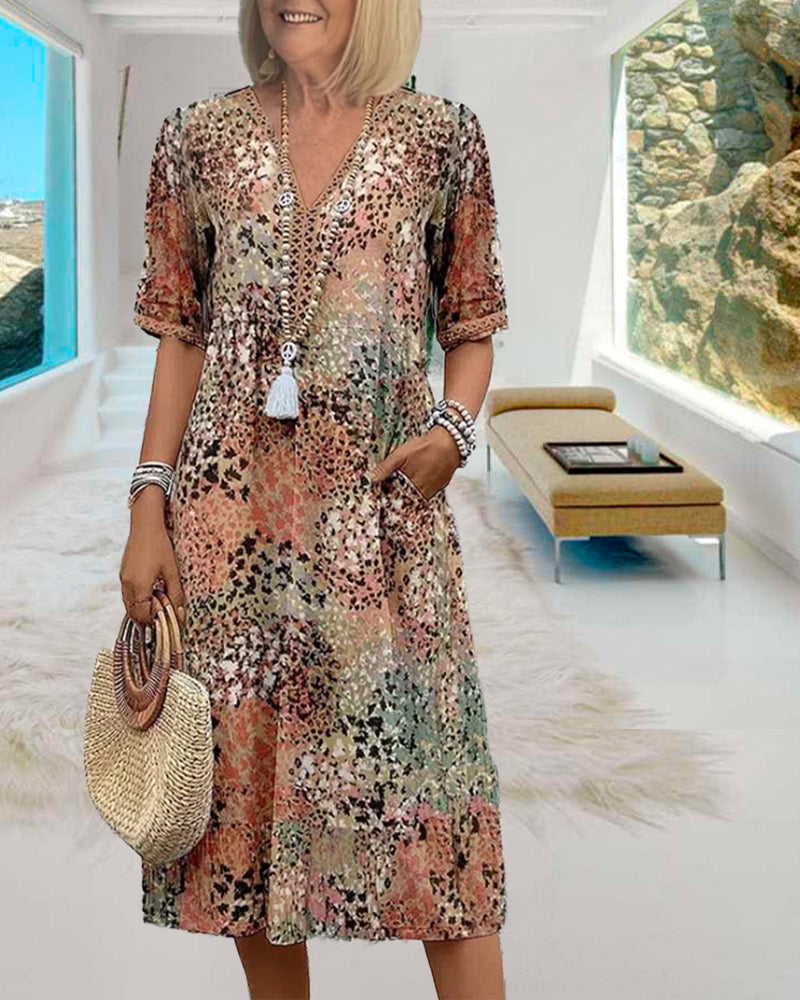 Kjole Med V-Hals Og Korte Ærmer Med Print