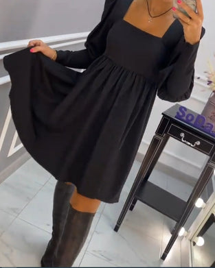 Elegant A-linje kjole med firkantet hals