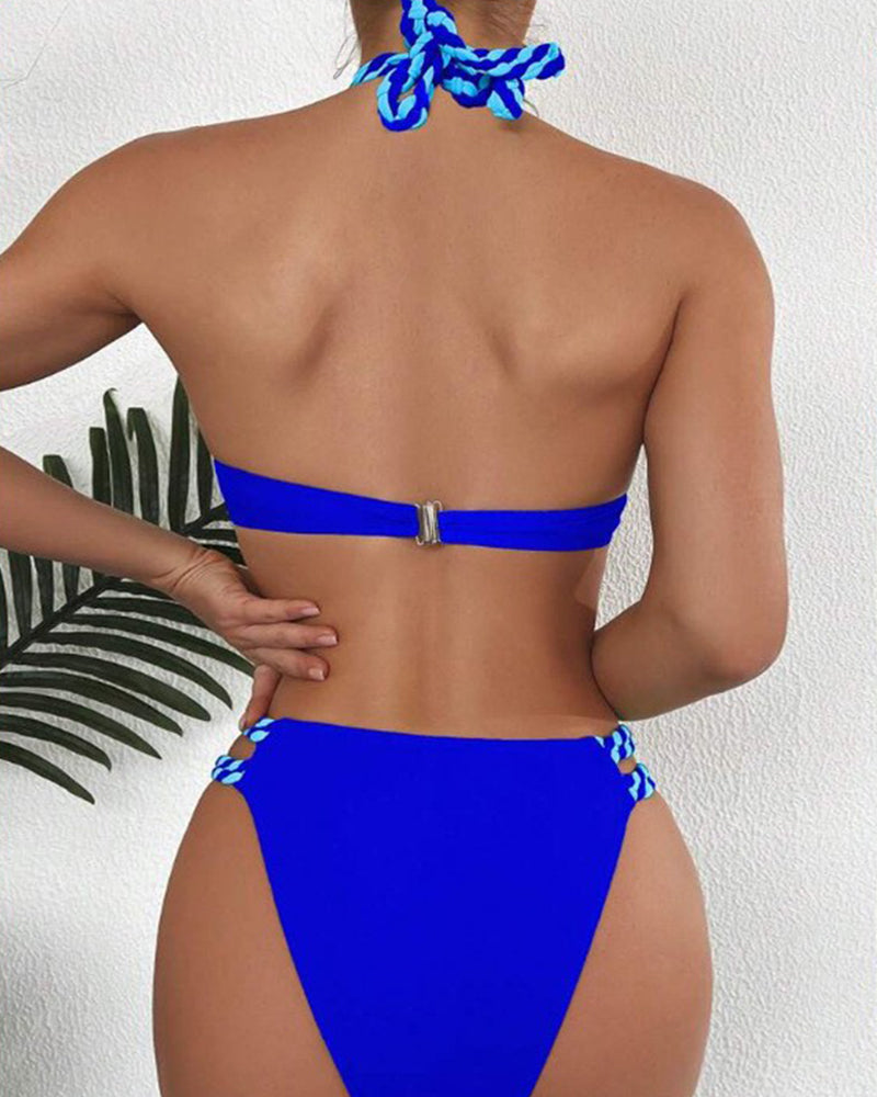 Halterneck bikini med brun-hvid farveblok