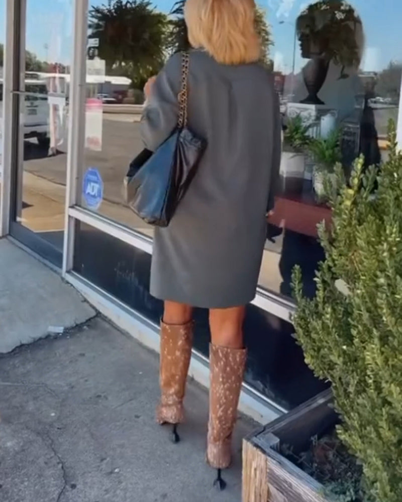 Ensfarvet kjole i løs pasform