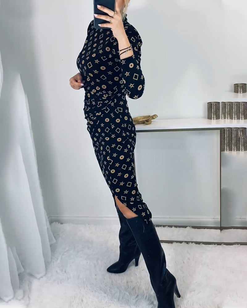 Elegant turtleneck kjole med geometrisk print