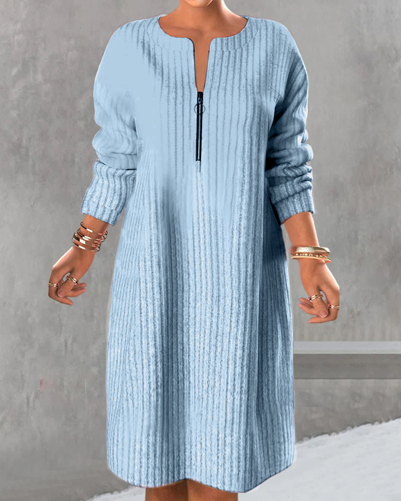 Ensfarvet kjole med lynlåshals