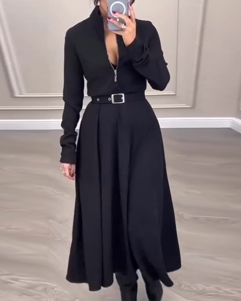 Kjole med justerbar udskæring og lynlås