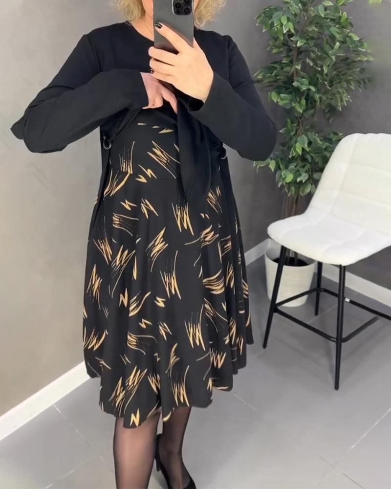 Afslappet kjole med mønstret nederdel