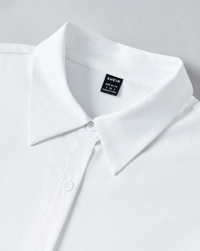 Hvid skjorte med flæser