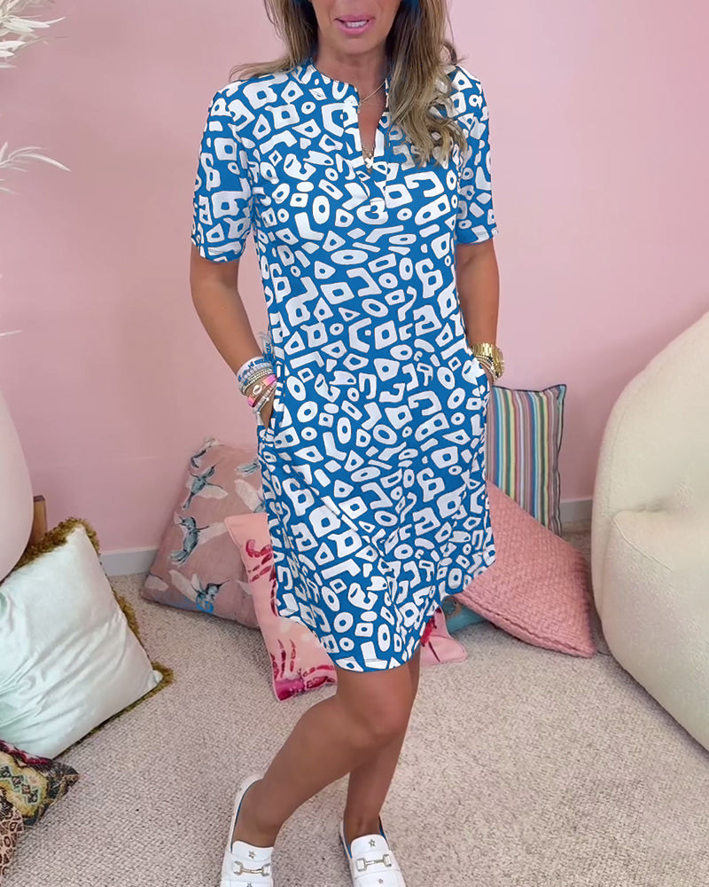 Afslappet kjole med V-udskæring og print