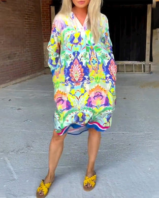 Mønstret kjole i løs pasform med V-hals