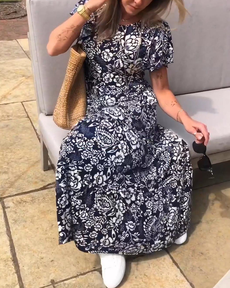 Kortærmet sommerkjole med blomsterprint
