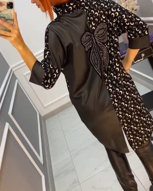 Afslappet sommerfugl kjole med print