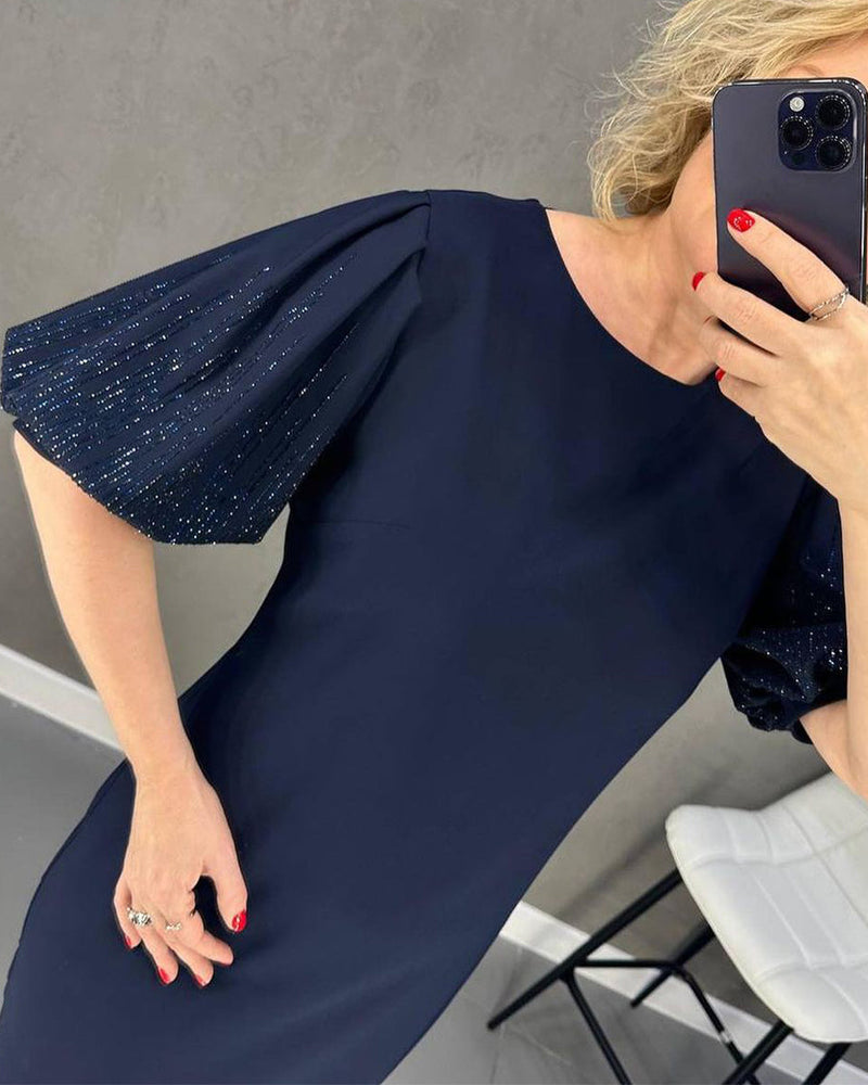 Kjole med elegante og skinnende puff ærmer