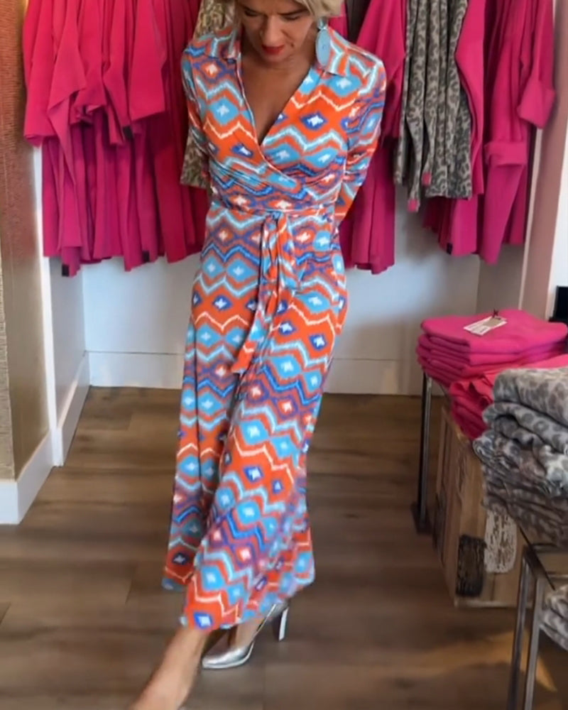 Farverigt mønstret kjole med reverskrave