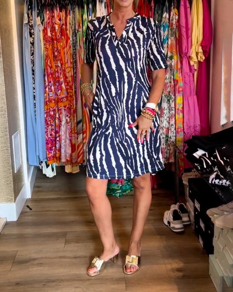 V-hals kjole med zebrastriber