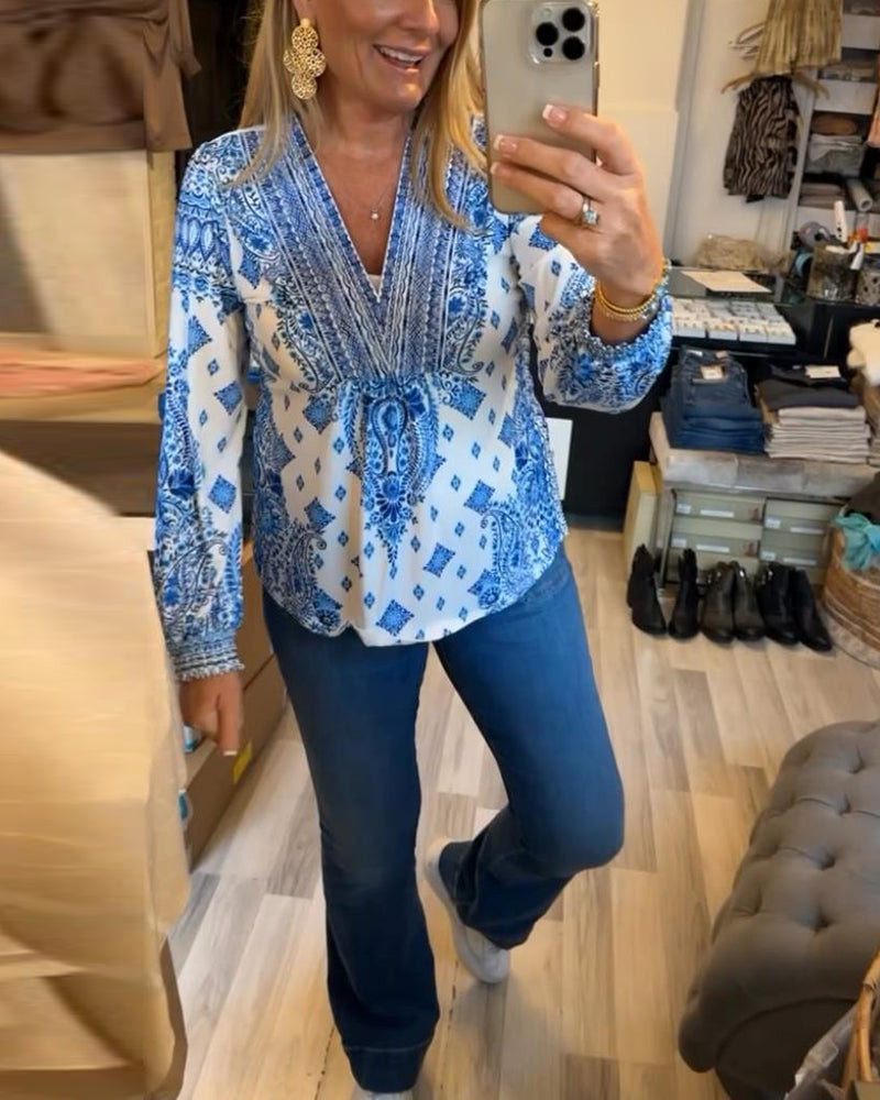 Afslappet top med V-udskæring