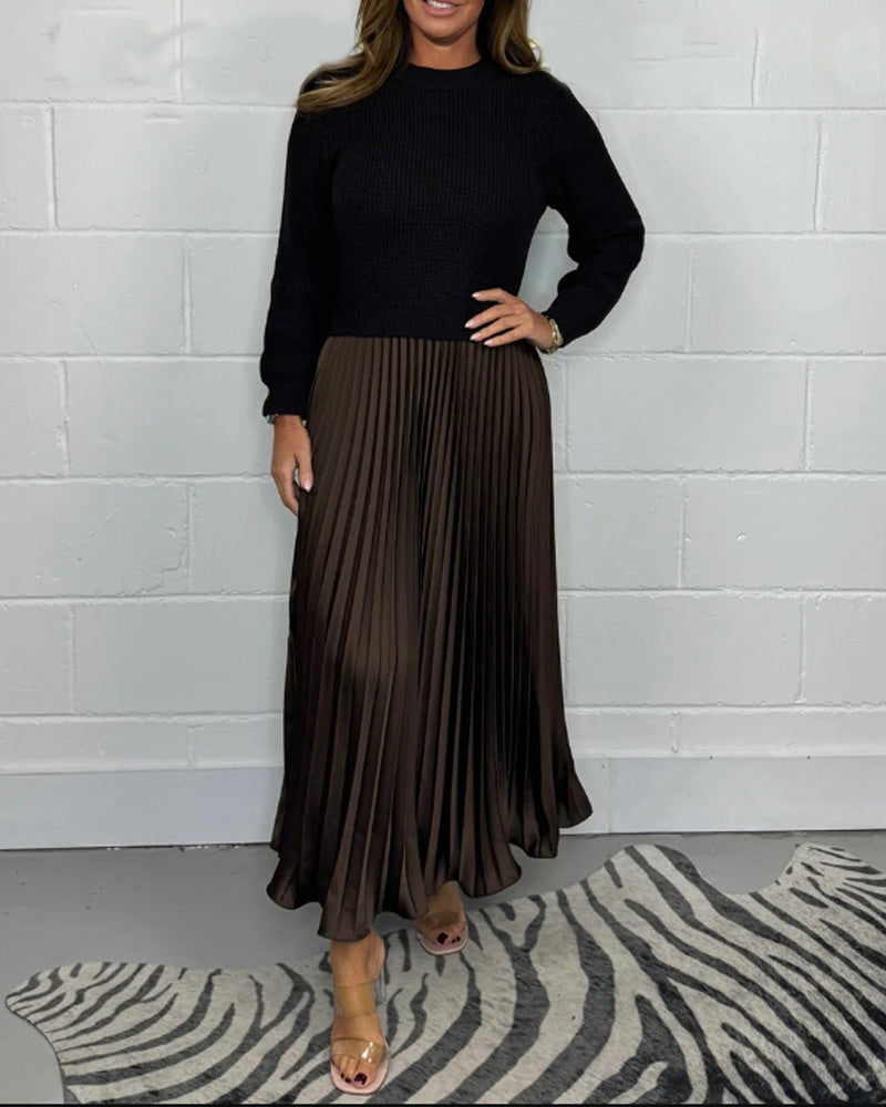 Afslappet patchwork kjole med plisseret nederdel