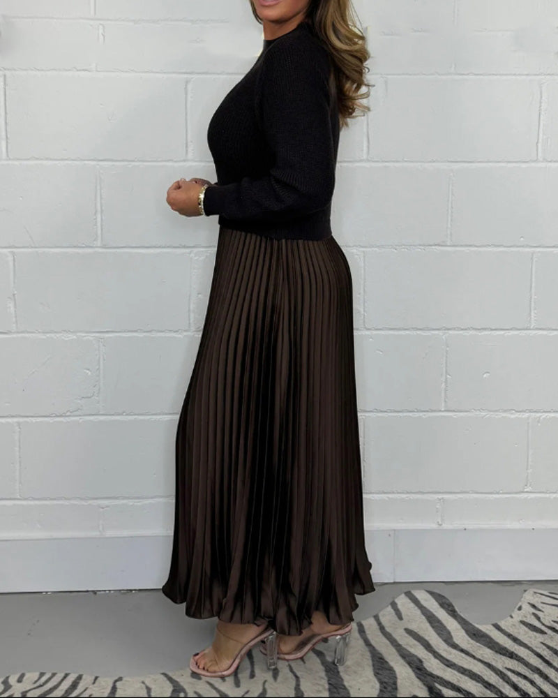 Afslappet patchwork kjole med plisseret nederdel