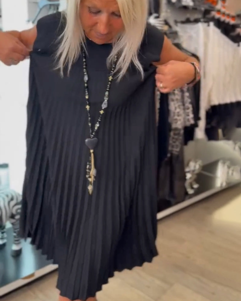 Kortærmet plisseret sort kjole