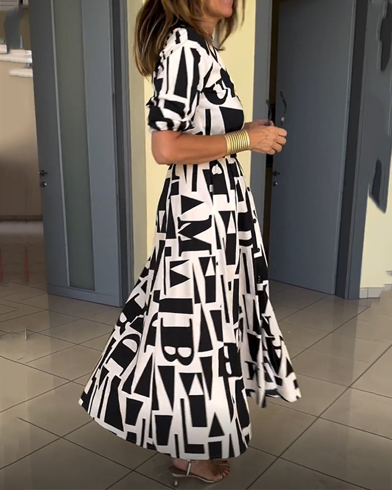 Kjole med geometrisk print i løs pasform