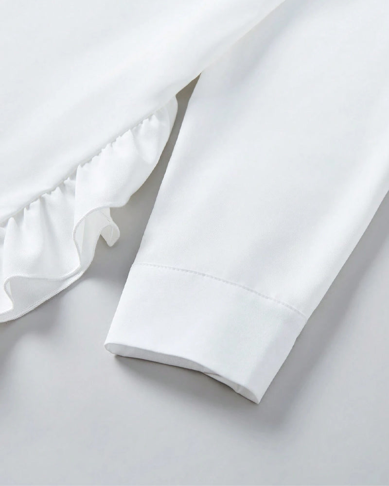 Hvid skjorte med flæser