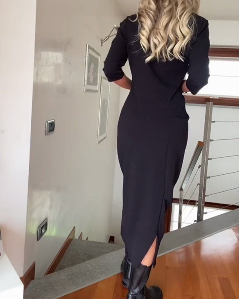 Plisseret ensfarvet elegant kjole med rund hals