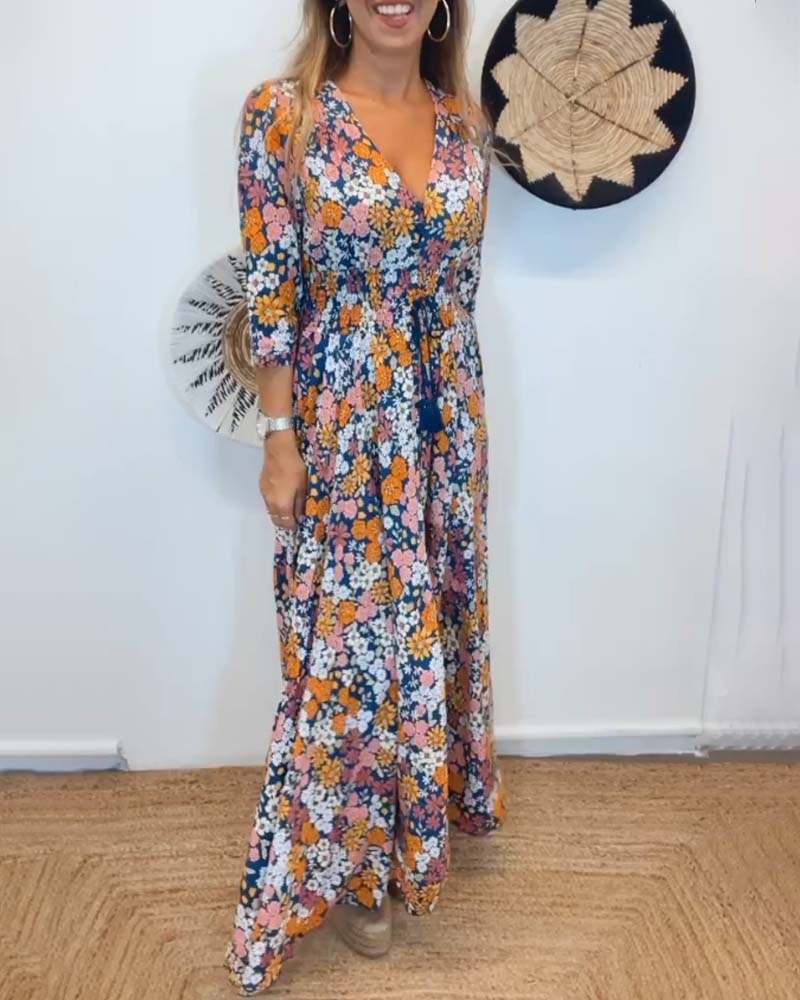 Blomsterkjole med dyb V-udskæring