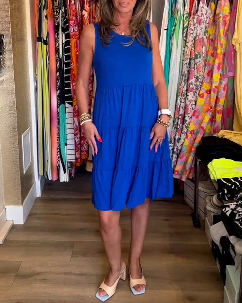 Blå ærmeløs kjole med plisseret nederdel