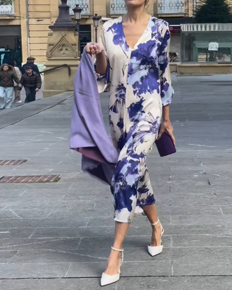 Elegant kjole med V-udskæring og print