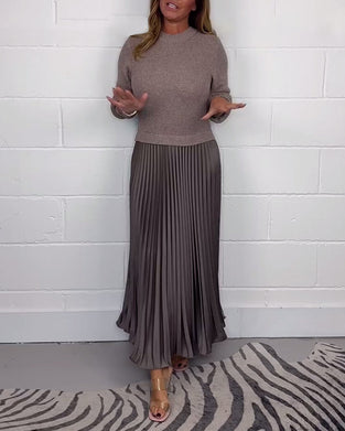 Afslappet patchwork kjole med plisseret nederdel