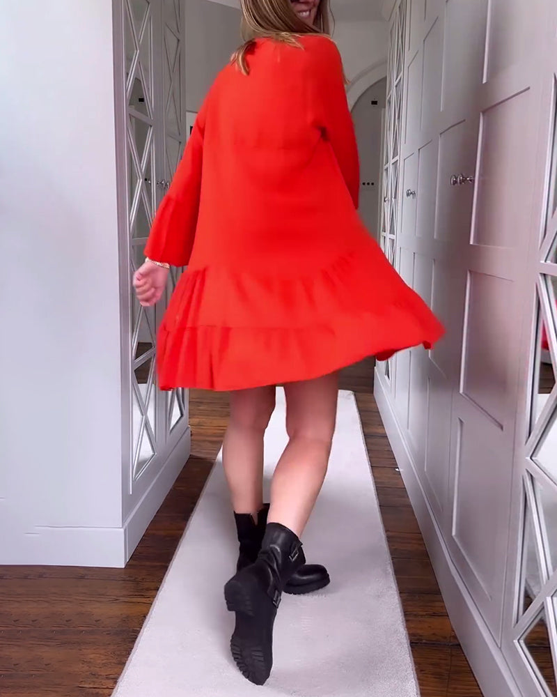 Rød langærmet kjole med knapper