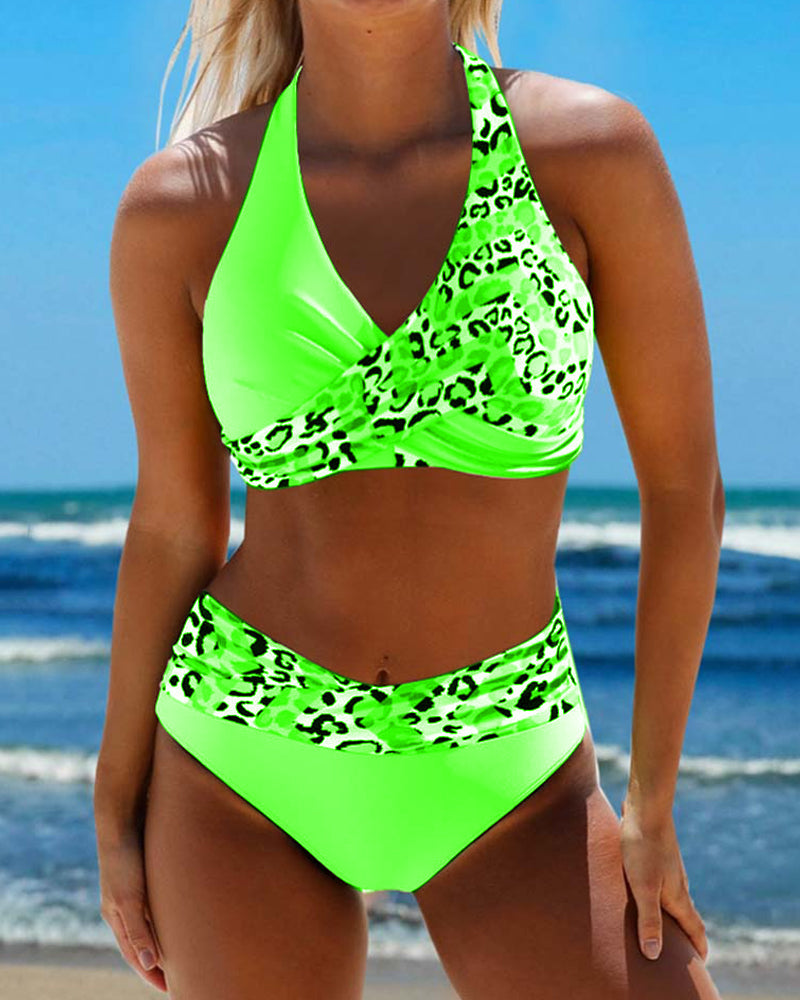 Halterneck bikini med delvist leopardprint