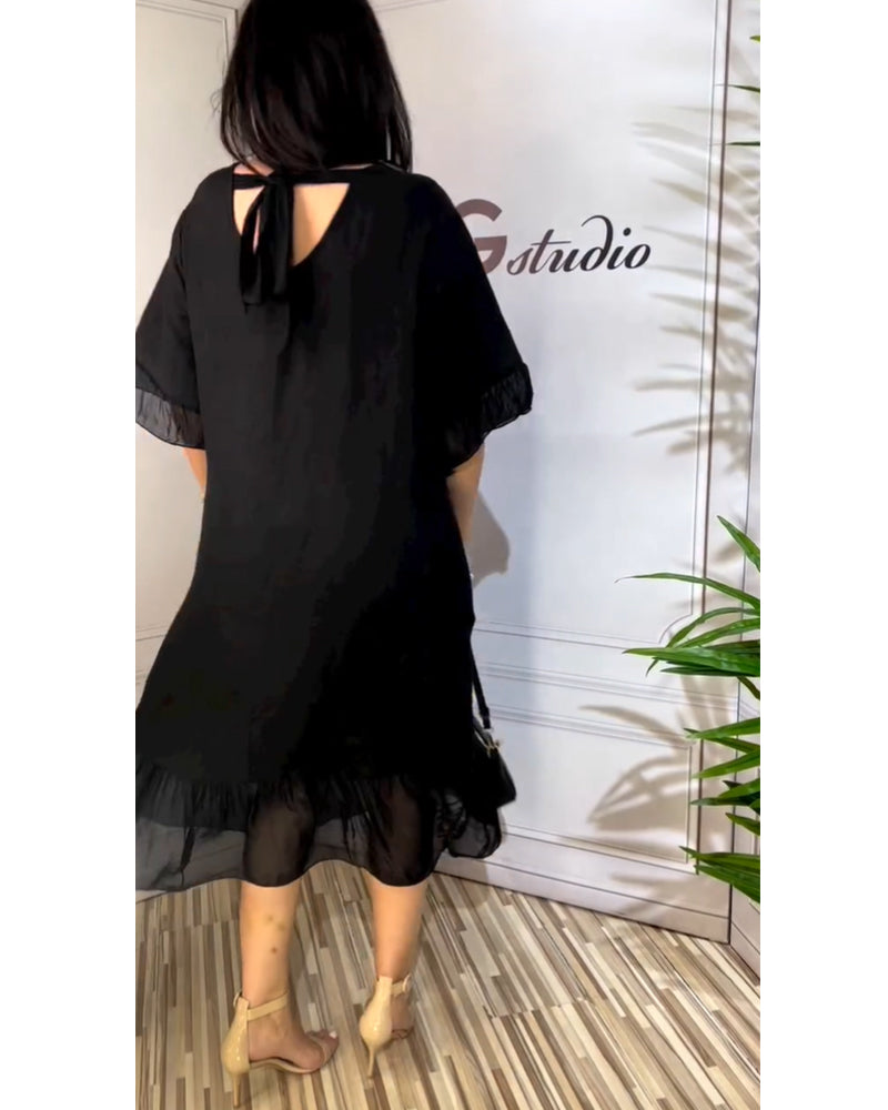 Kortærmet kjole med paneleret mesh