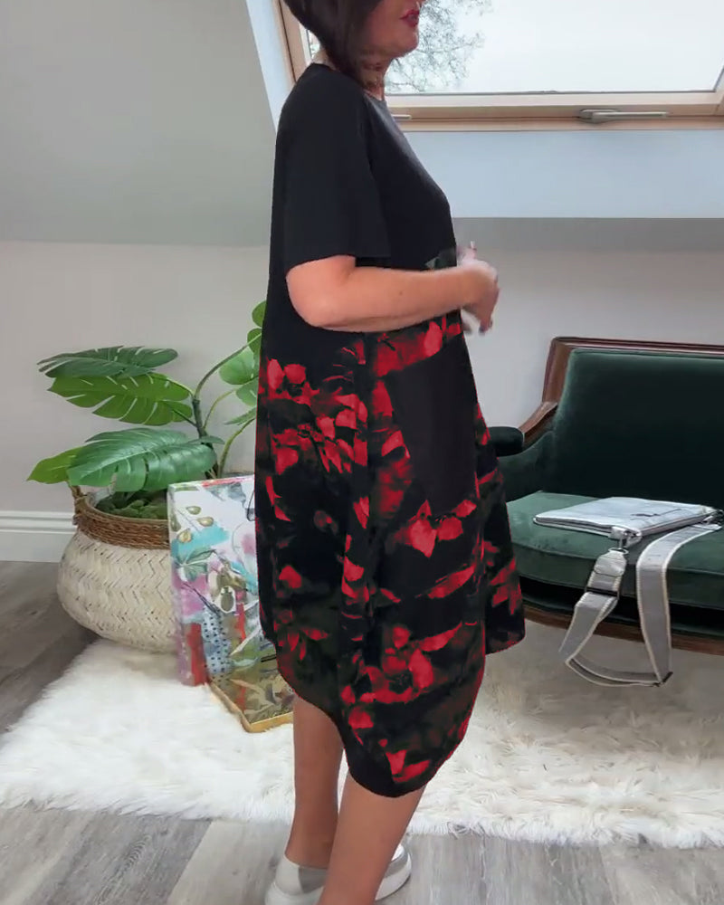 Afslappet rundhalset patchworkkjole med delvist blomsterprint