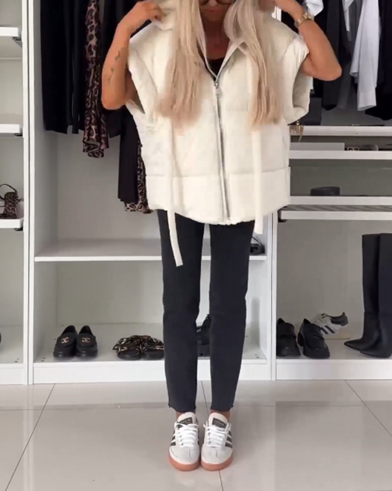 Vatteret vest med hætte og lynlås