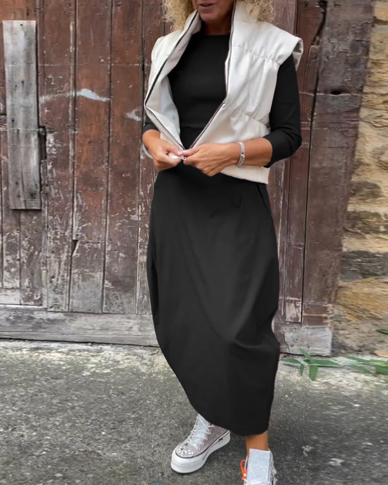 Enkel ensfarvet langærmet kjole med lommer