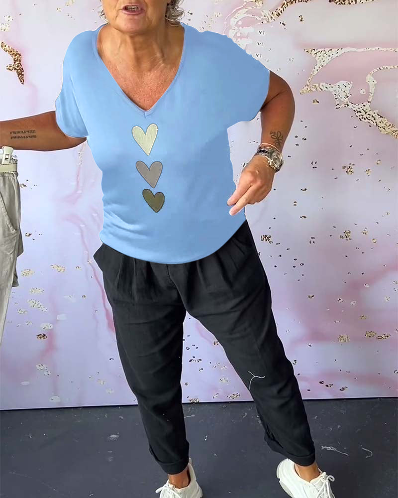 V-halset T-shirt med hjerter