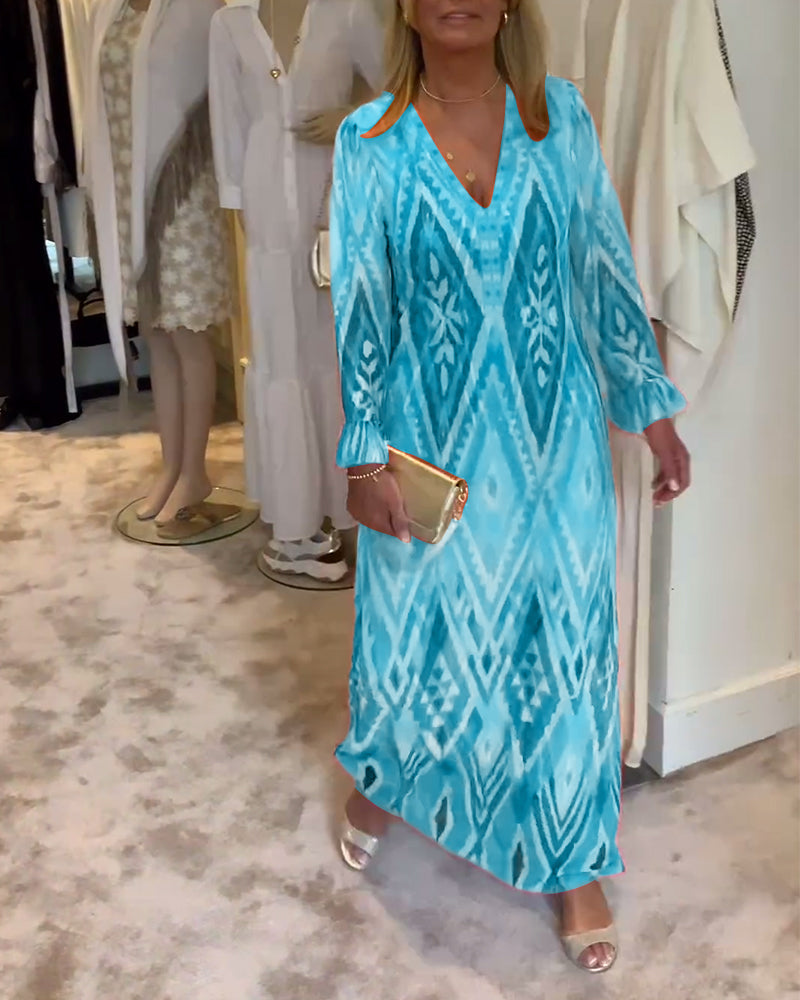 V-halset kjole med geometrisk print og vide ærmer
