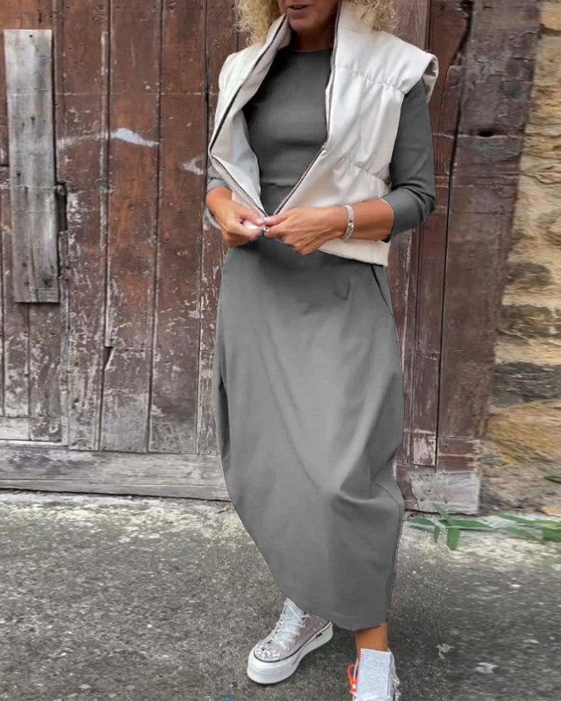 Enkel ensfarvet langærmet kjole med lommer