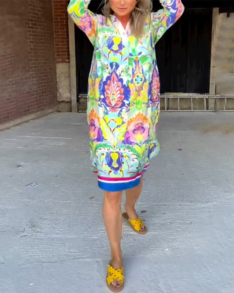 Mønstret kjole i løs pasform med V-hals