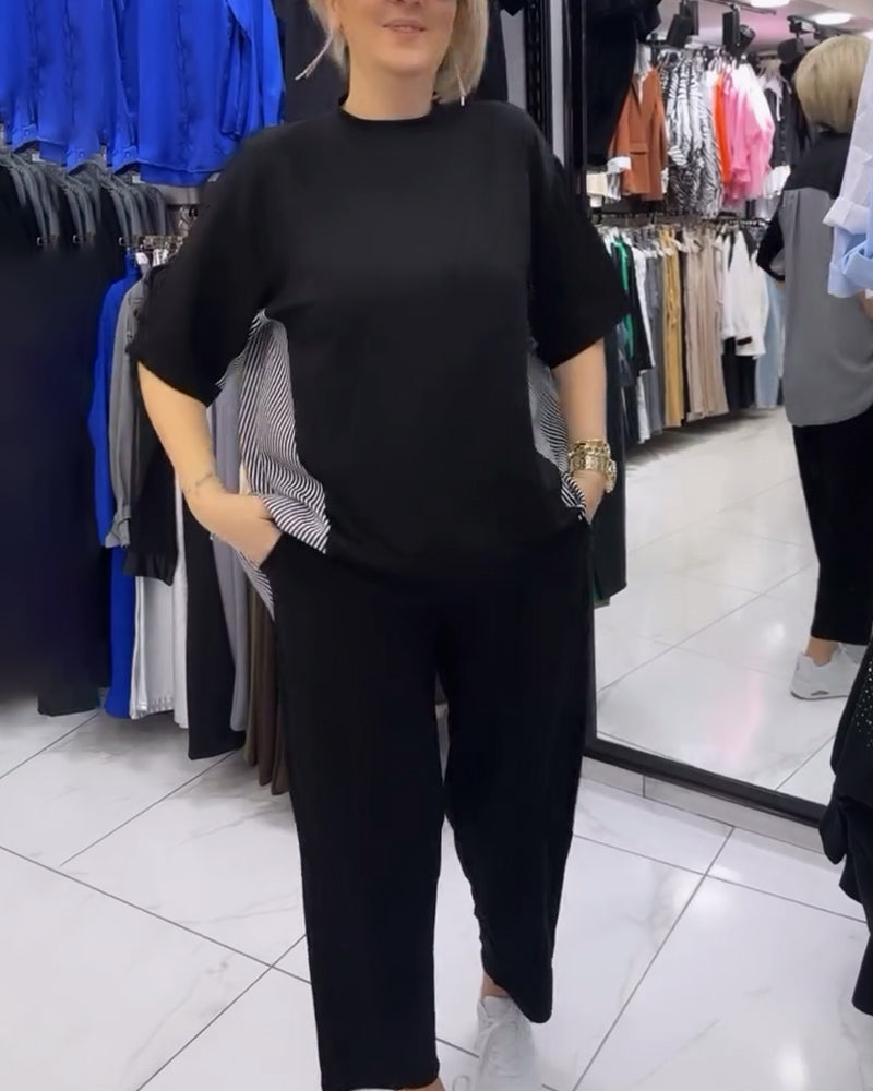 Afslappet sort bluse med nålestribet ryg