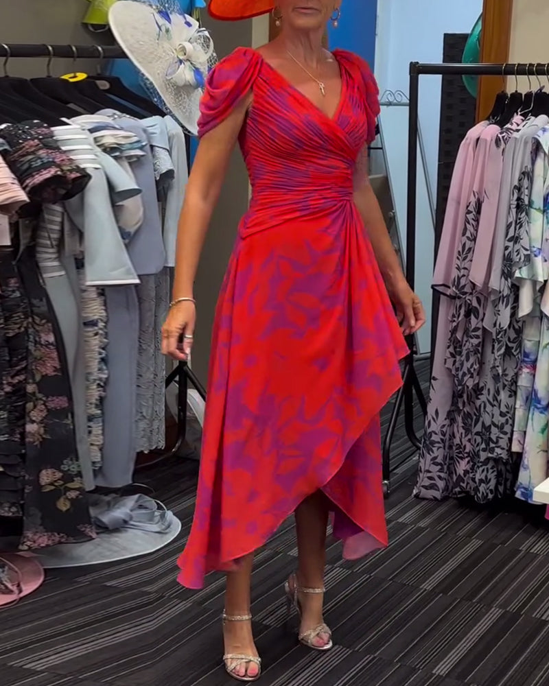 V-halset kjole med print og splitdesign