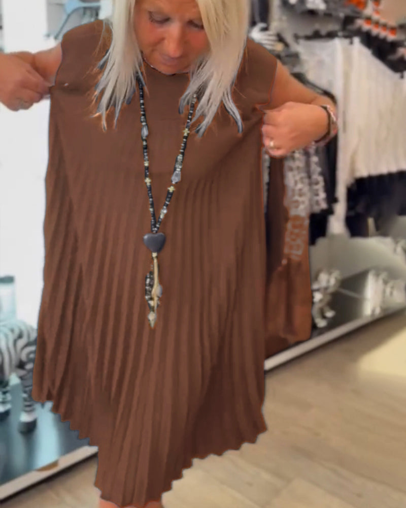 Kortærmet plisseret sort kjole